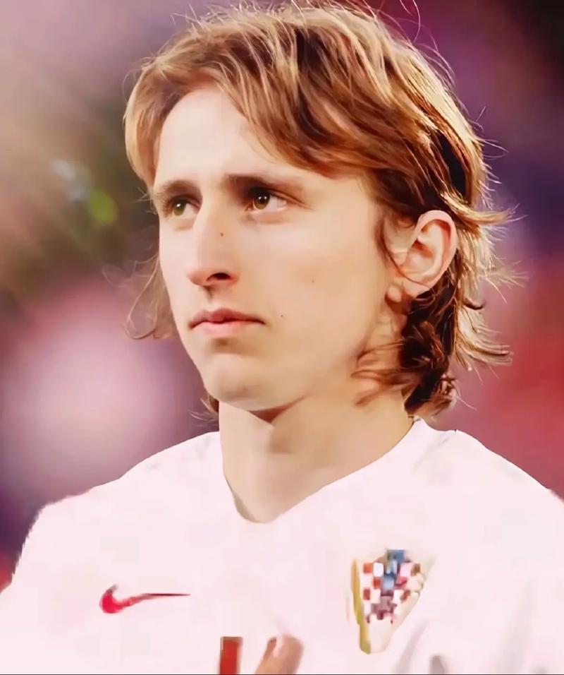 地方棋牌“填大坑”心理战：如何在底牌极差的情况下，通过巨额加注吓退对手？（地方棋牌“填大坑”心理博弈：手里烂牌时如何靠重注施压迫退对手？）